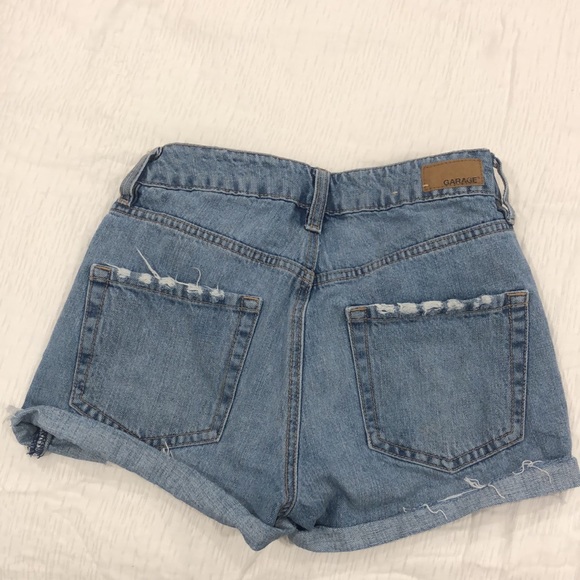 Size 0 Garage denim light wash shorts - Picture 2 of 5
